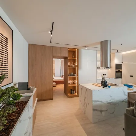 Luxury Penthouse On The Sea فلورا